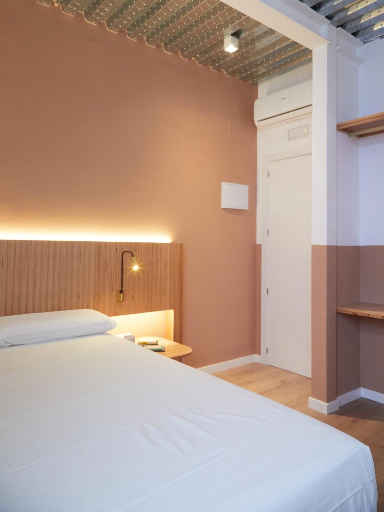 Ola Living Hostal Tetuan Madrid Exterior photo