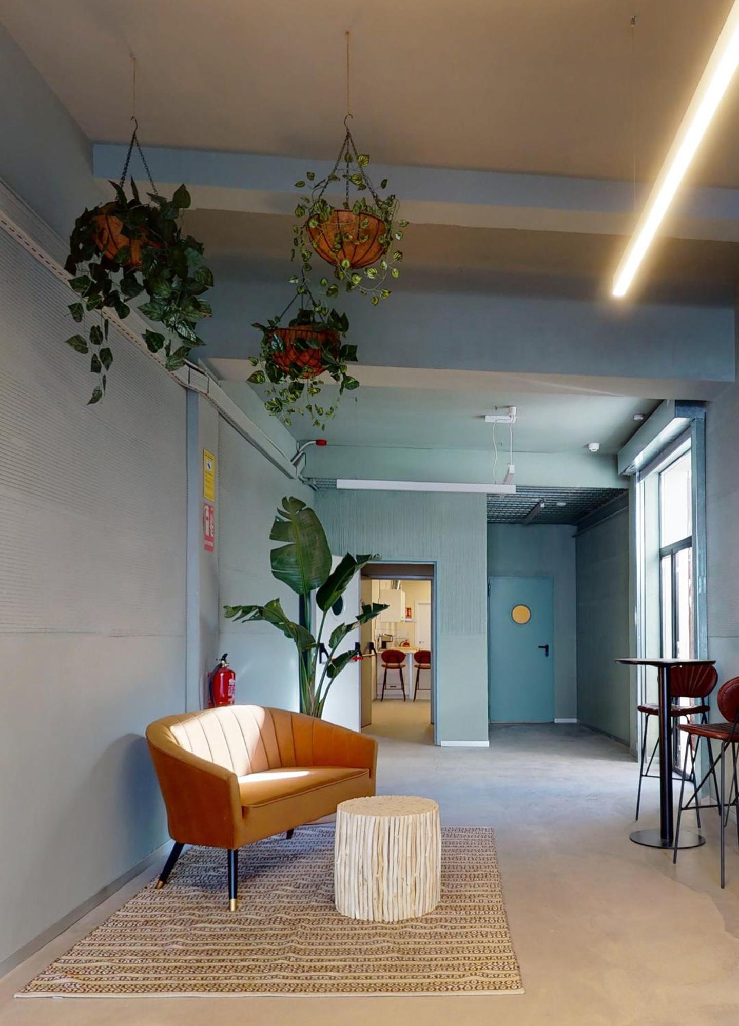 Ola Living Hostal Tetuan Madrid Exterior photo