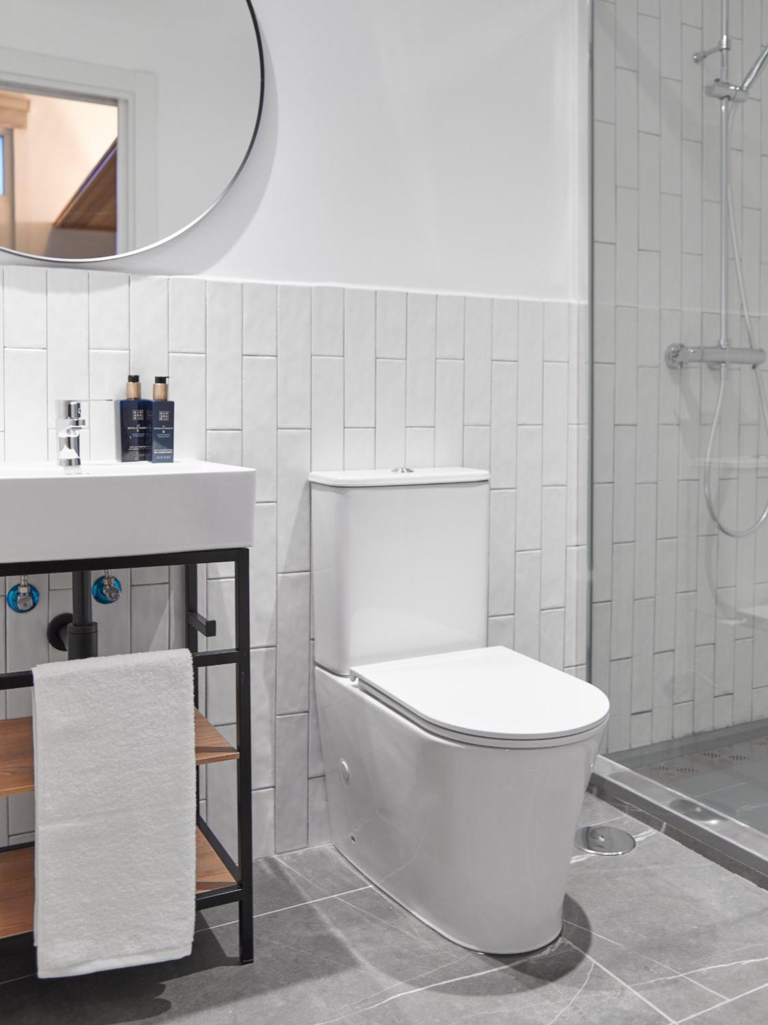 Ola Living Hostal Tetuan Madrid Exterior photo