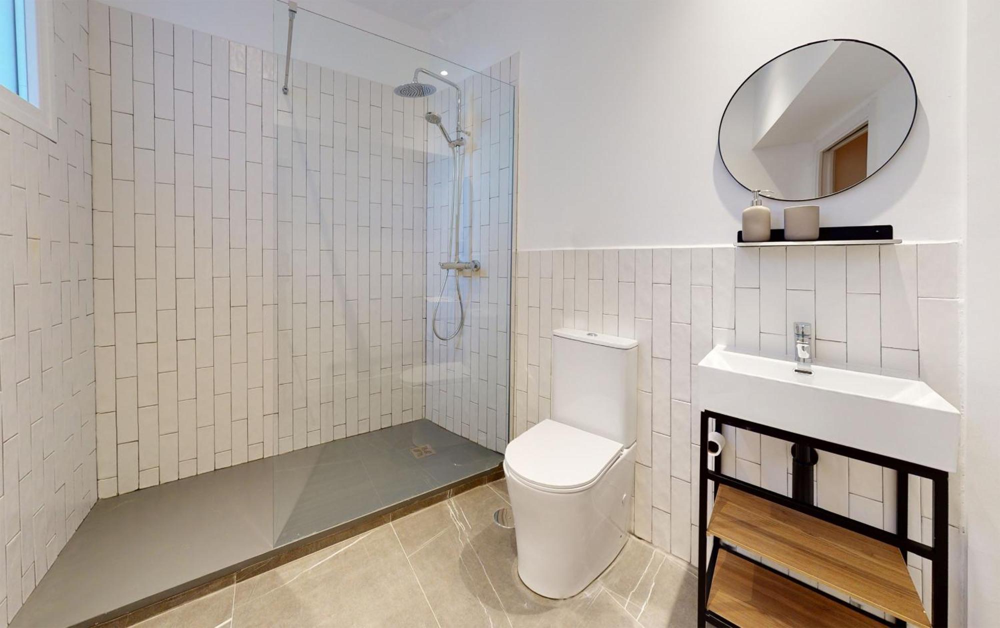 Ola Living Hostal Tetuan Madrid Exterior photo
