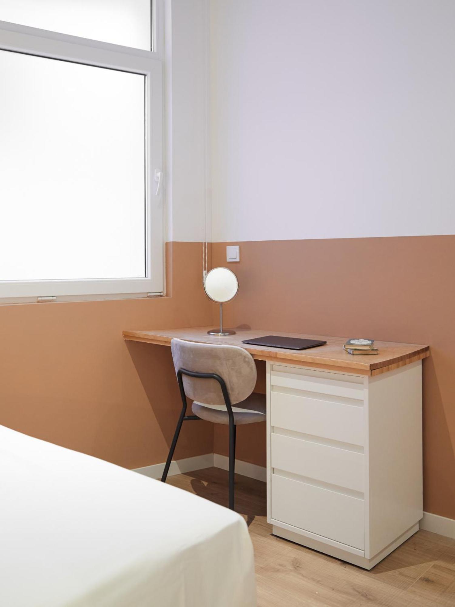 Ola Living Hostal Tetuan Madrid Exterior photo
