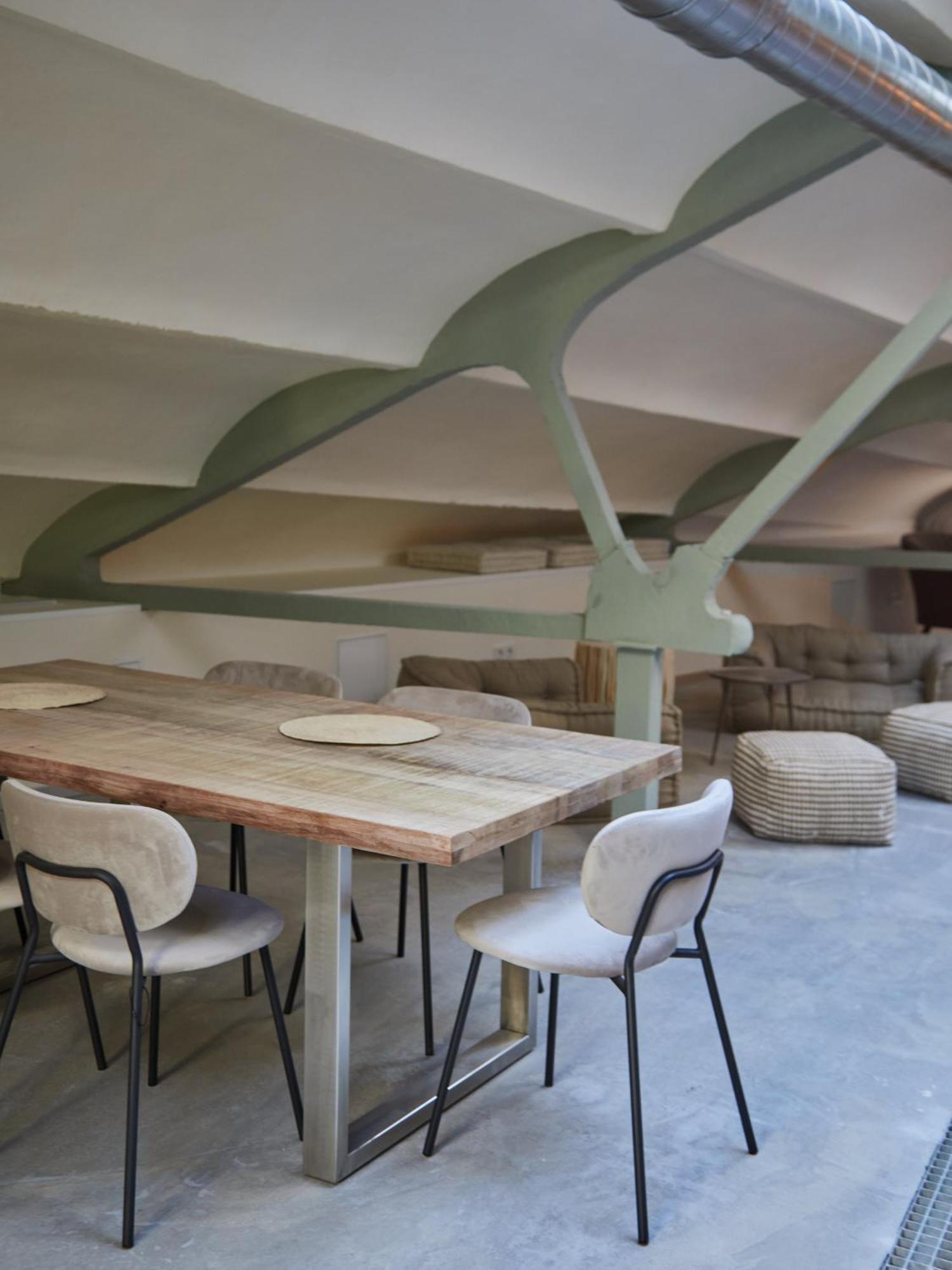 Ola Living Hostal Tetuan Madrid Exterior photo