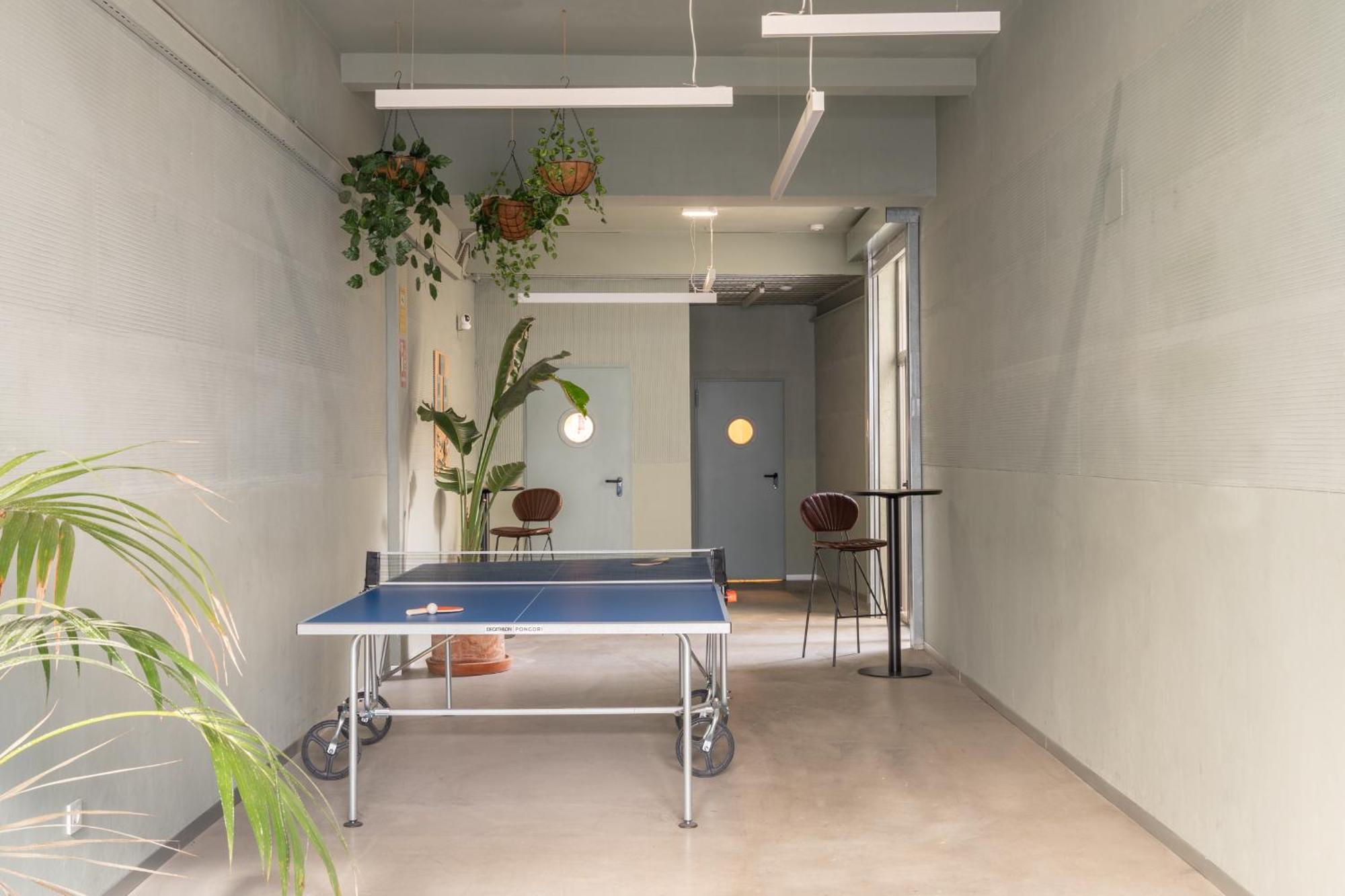 Ola Living Hostal Tetuan Madrid Exterior photo