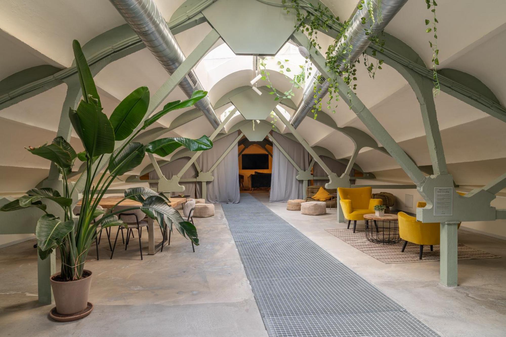 Ola Living Hostal Tetuan Madrid Exterior photo