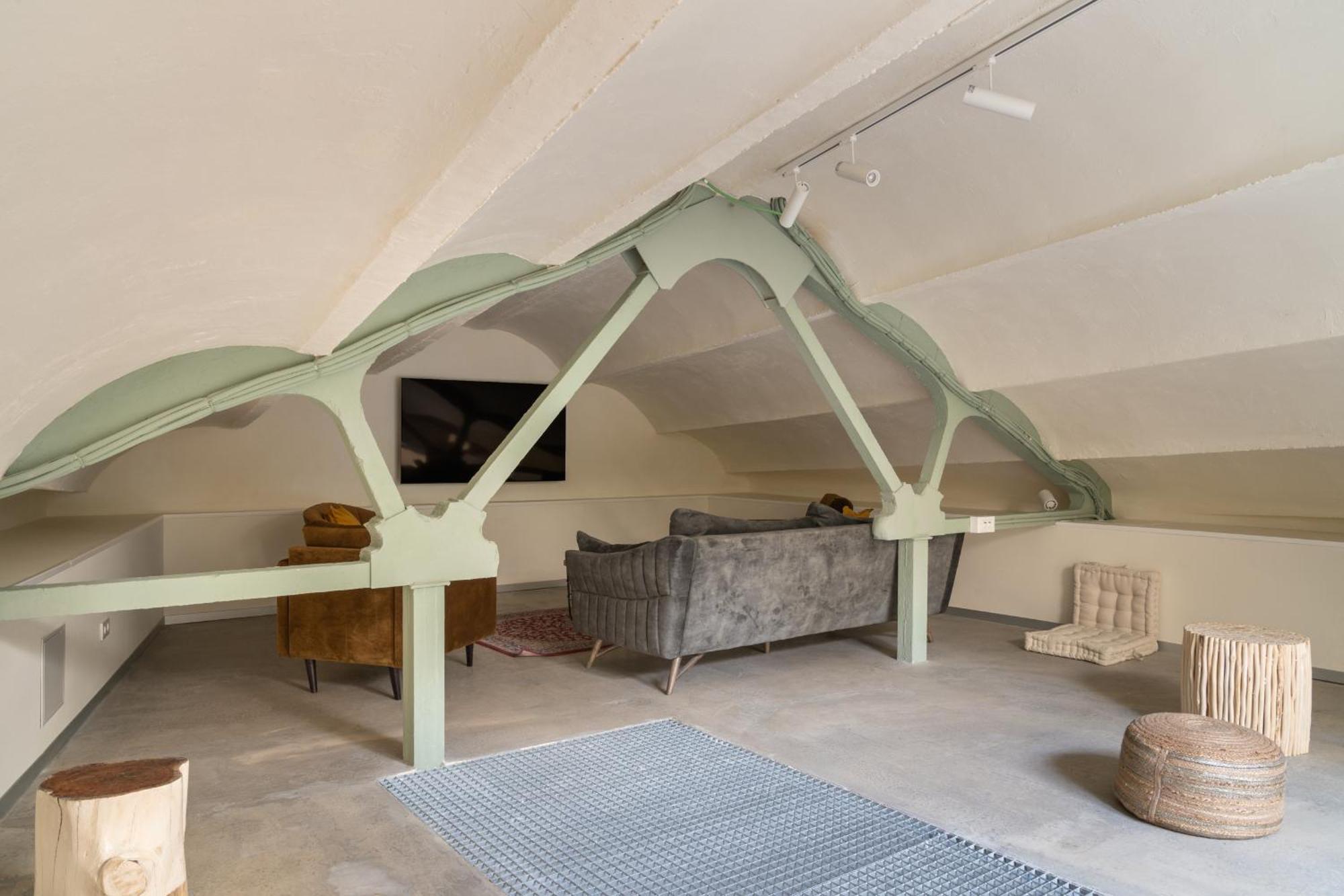 Ola Living Hostal Tetuan Madrid Exterior photo