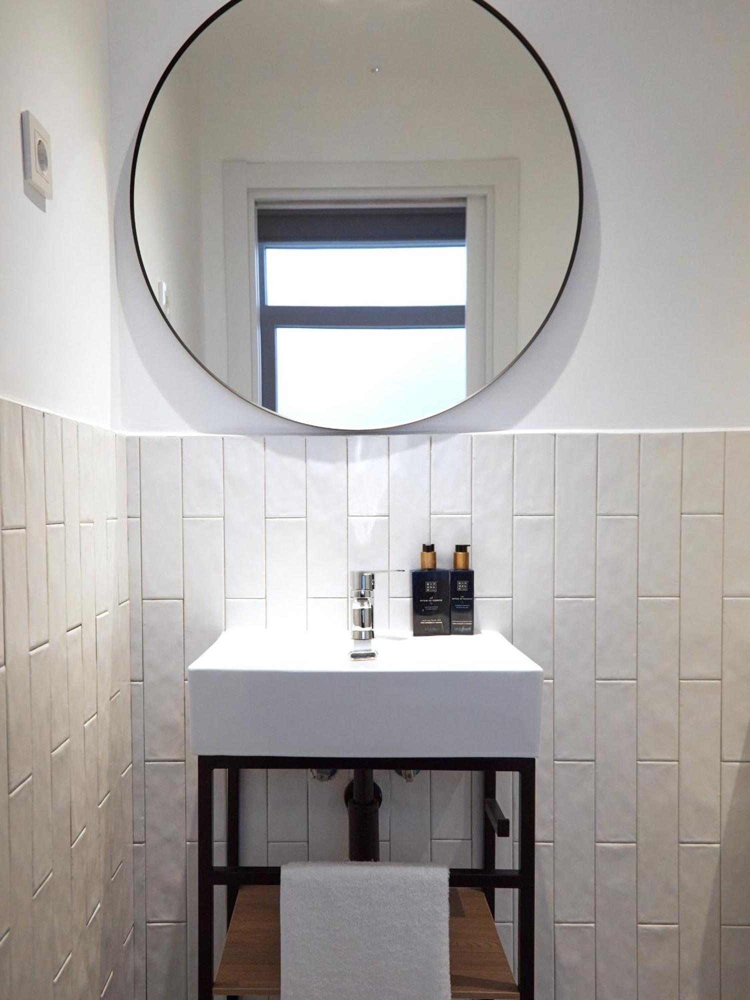 Ola Living Hostal Tetuan Madrid Exterior photo