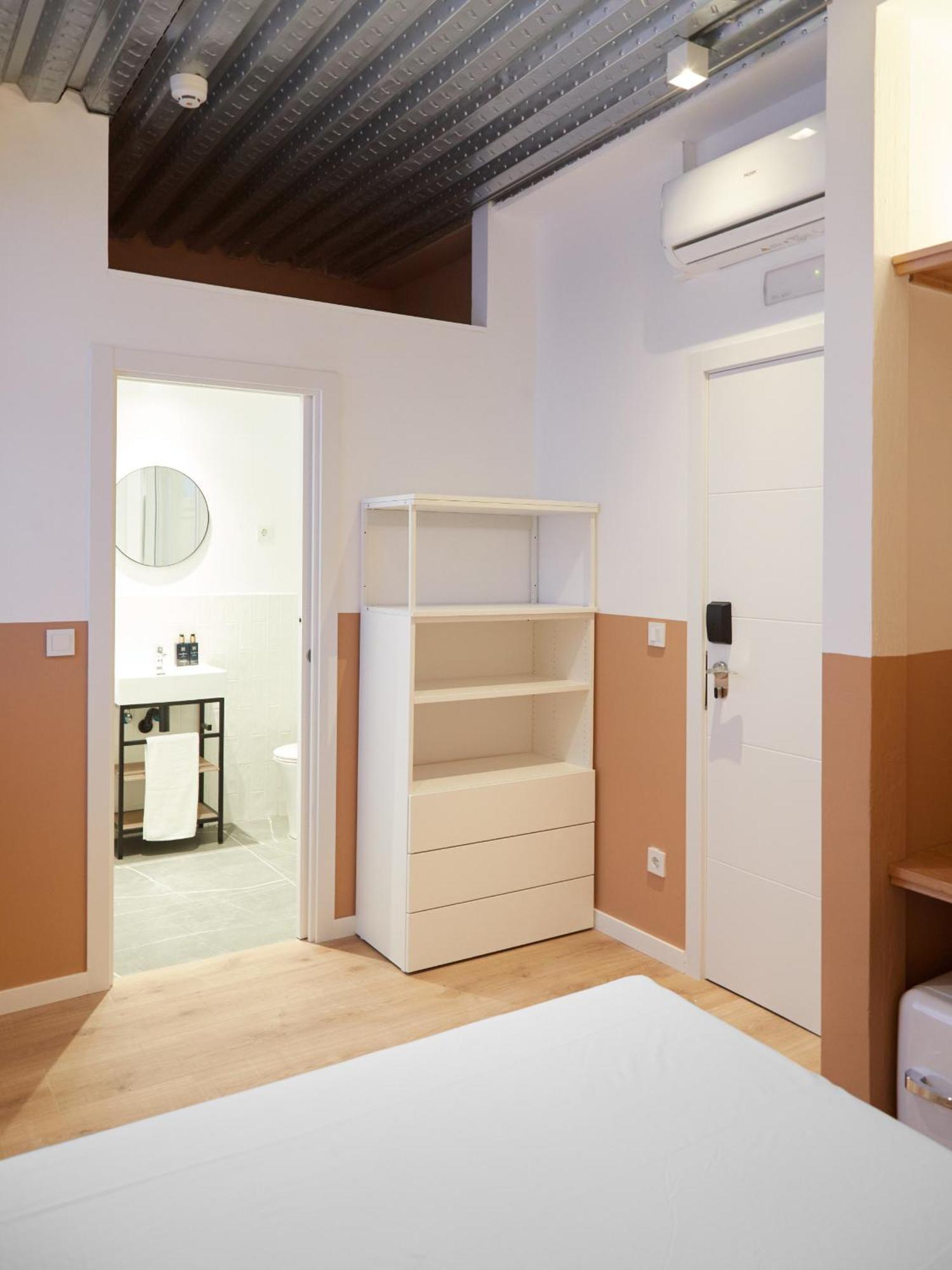 Ola Living Hostal Tetuan Madrid Exterior photo
