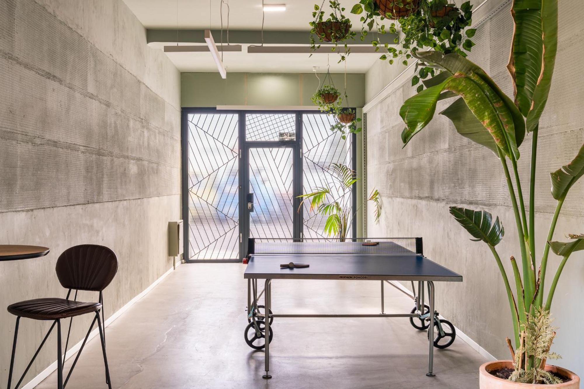Ola Living Hostal Tetuan Madrid Exterior photo